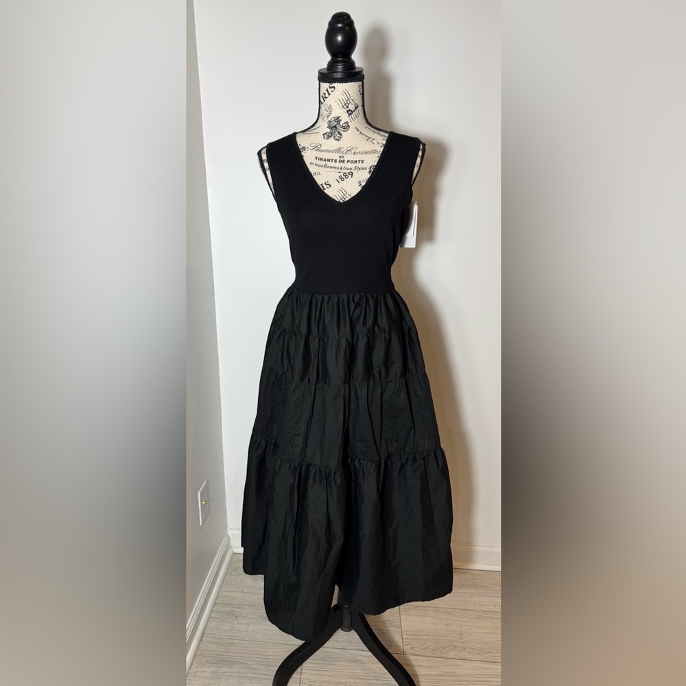 Black Sleeveless Dress